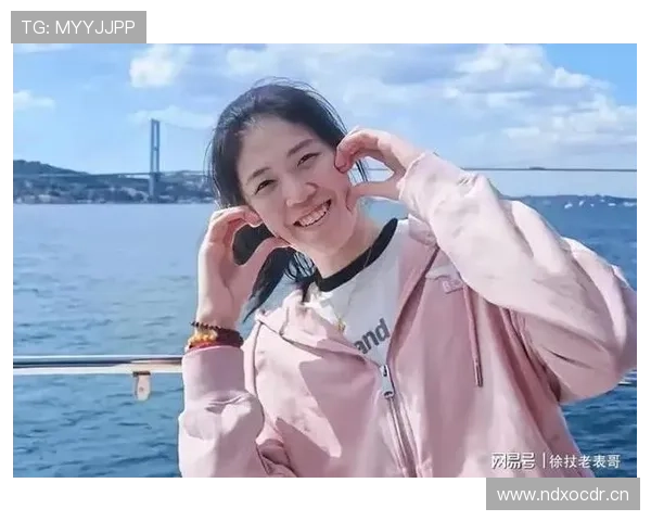 李盈莹赛场上拼到断指，休息时却像贵妇捧着咖啡聊八卦？